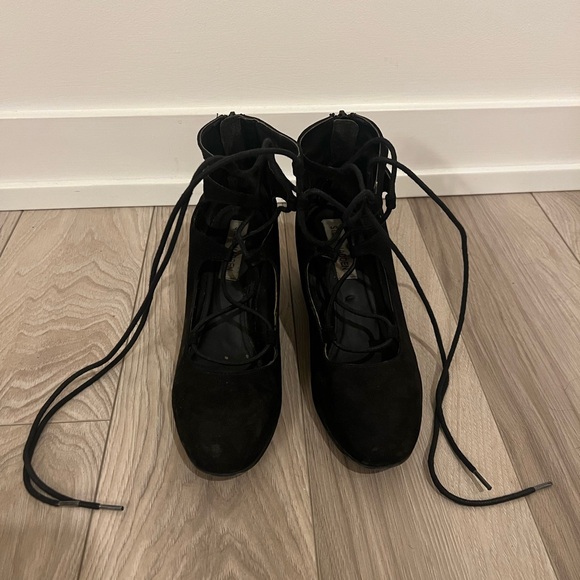 Steve Madden Black Suede Lace‑Up Block Heel Sandals – Size 39 - Picture 2 of 5